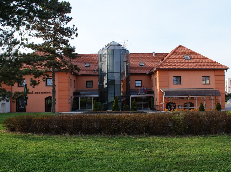Zámecký hotel ZLATÝ OREL